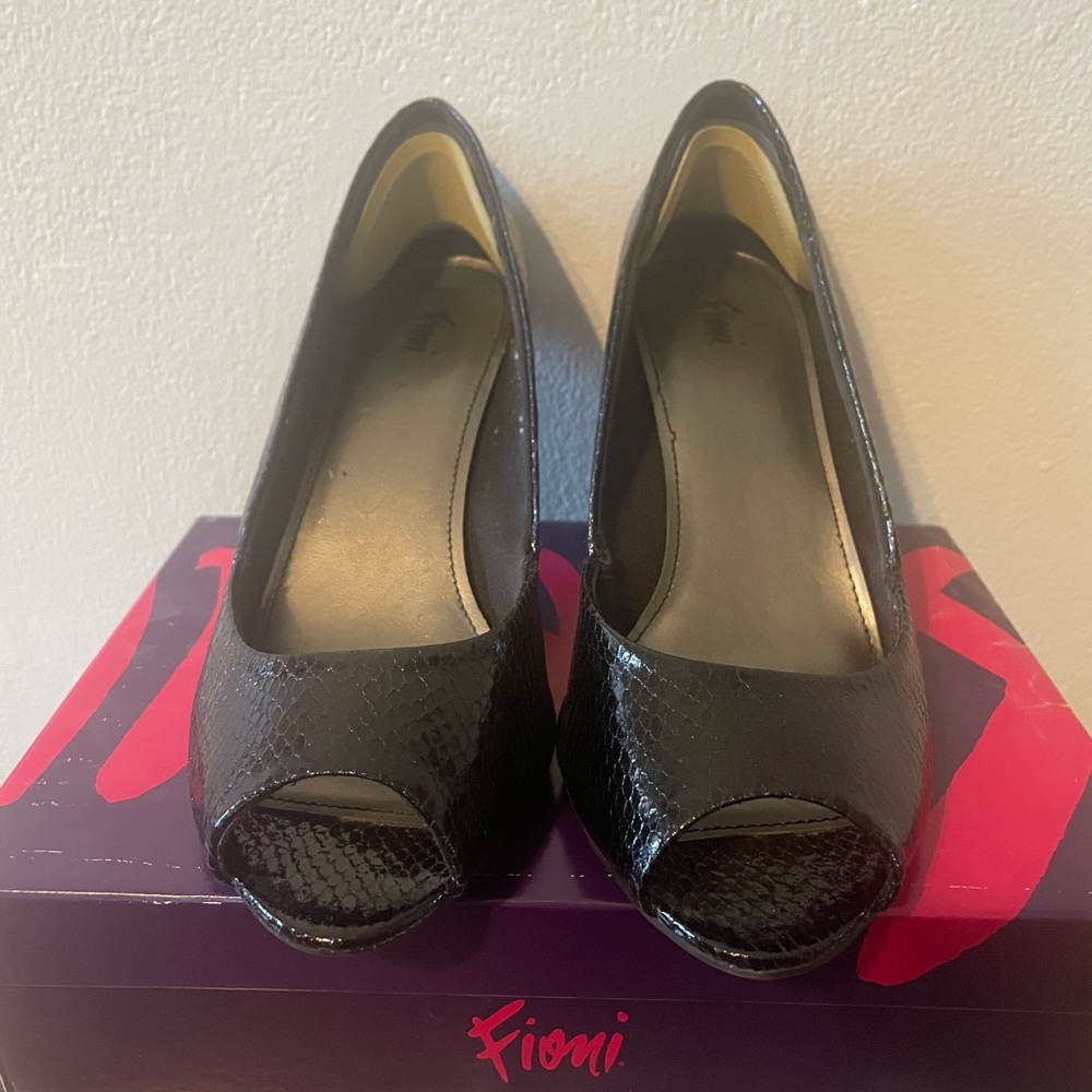 FIONI Hilari Black Snake Skin Peep Toe Pumps